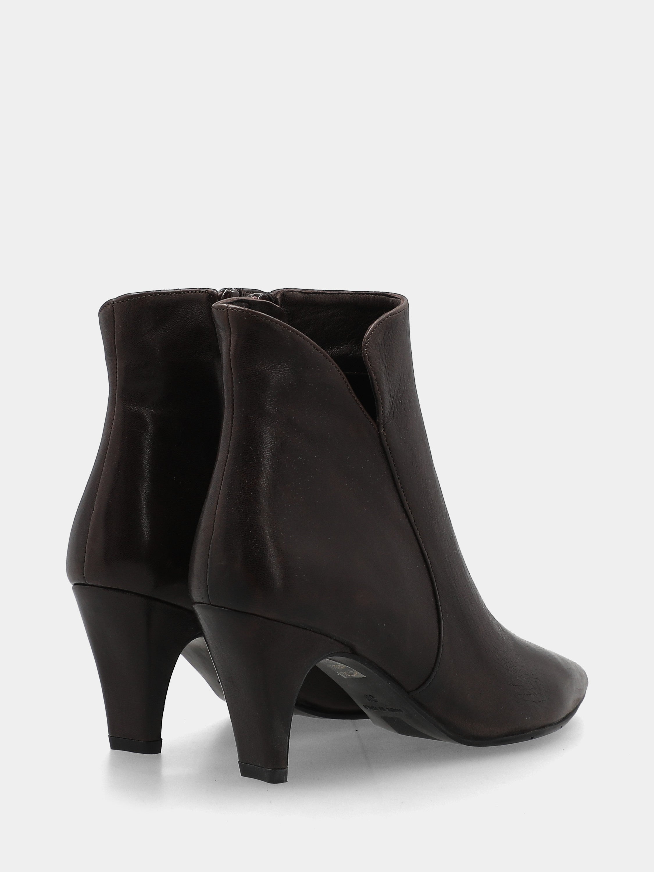 Sandalo monoblocco in vitello rosso con fascia ripiegata