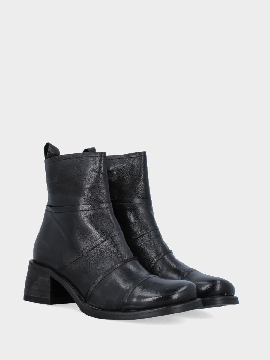 Sandalo monoblocco in vitello rosso con fascia ripiegata