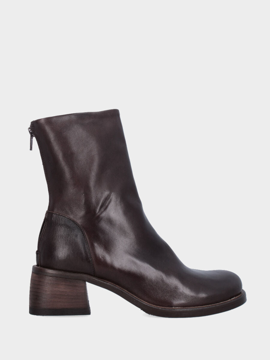 Sandalo monoblocco in vitello rosso con fascia ripiegata