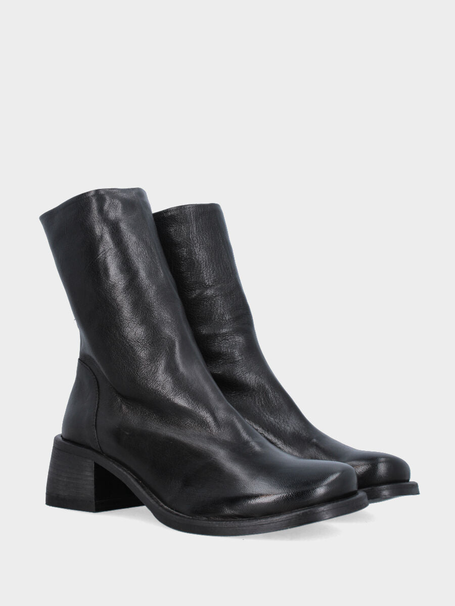 Sandalo monoblocco in vitello rosso con fascia ripiegata
