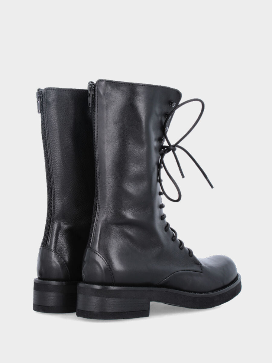 Anfibi in vitello nero con cerniera posteriore e tacco basso