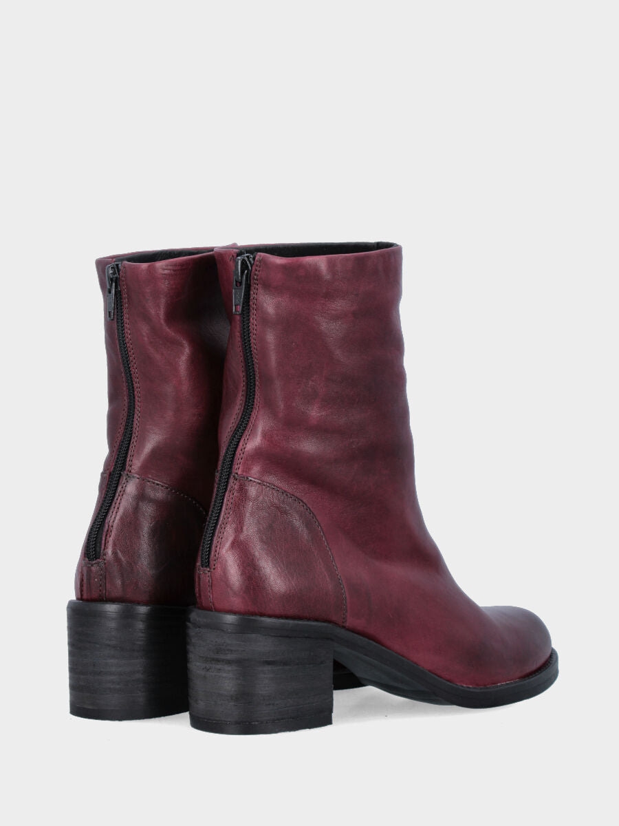 Sandalo monoblocco in vitello rosso con fascia ripiegata