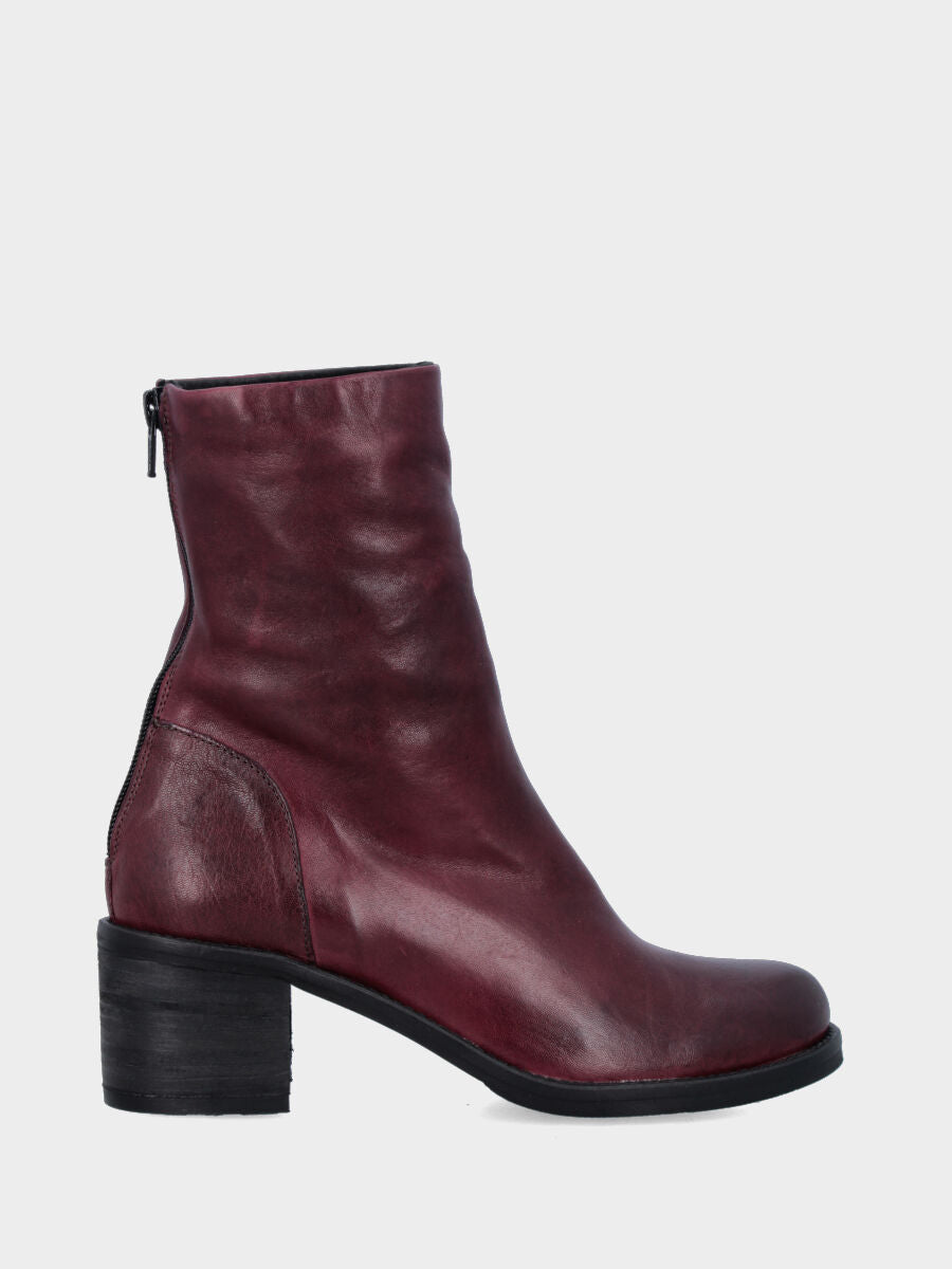 Sandalo monoblocco in vitello rosso con fascia ripiegata