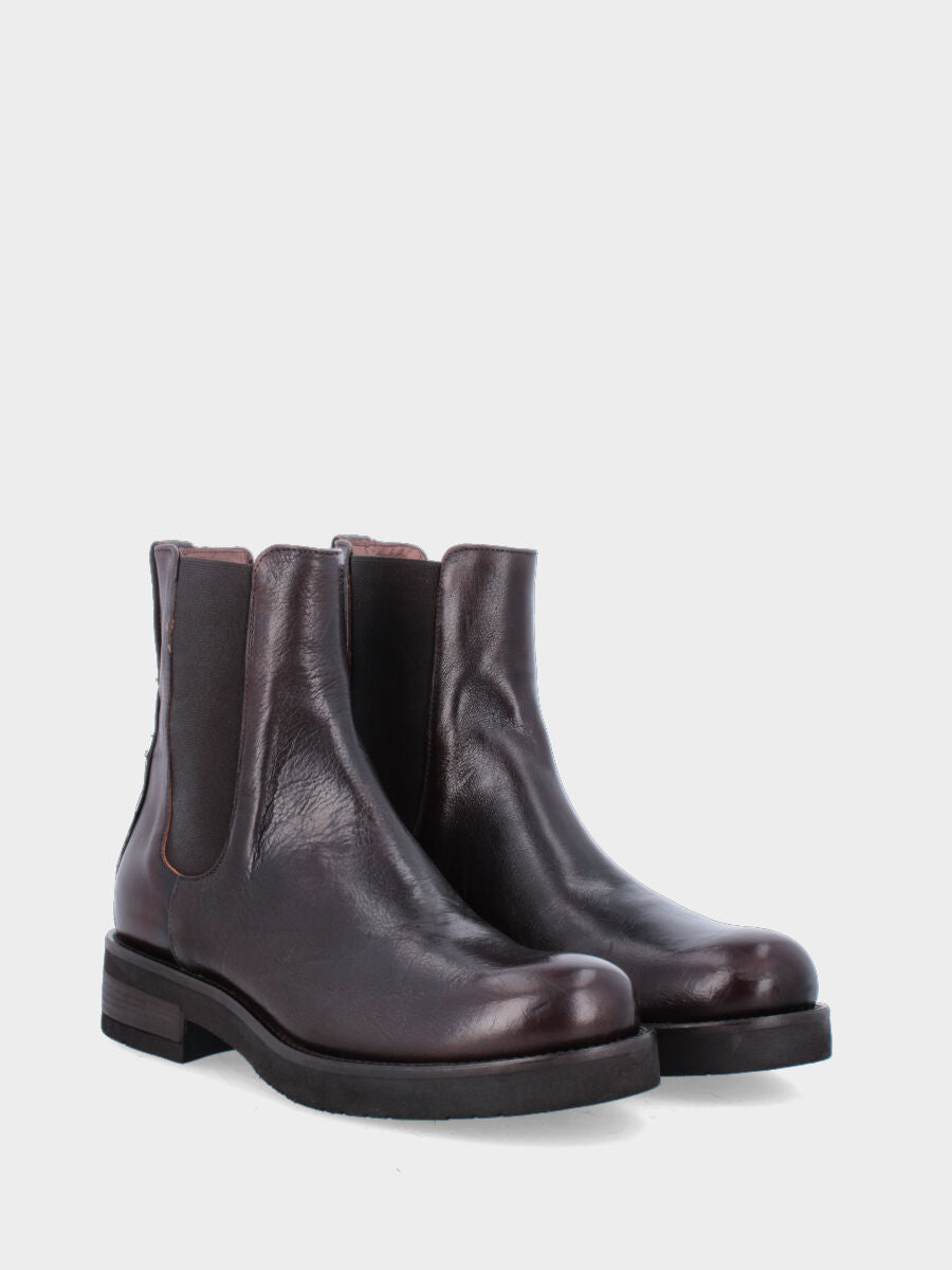 Sandalo monoblocco in vitello rosso con fascia ripiegata