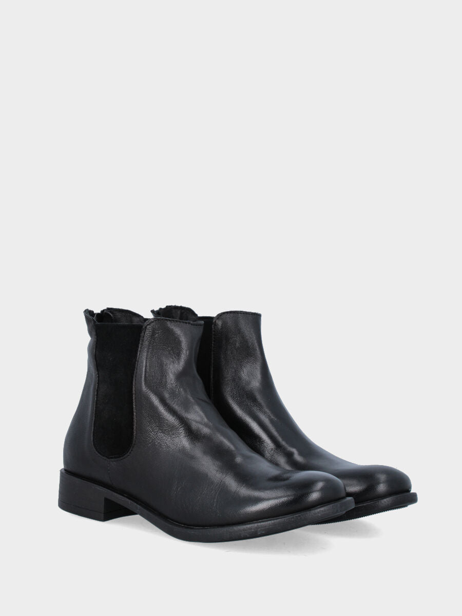 Sandalo monoblocco in vitello rosso con fascia ripiegata