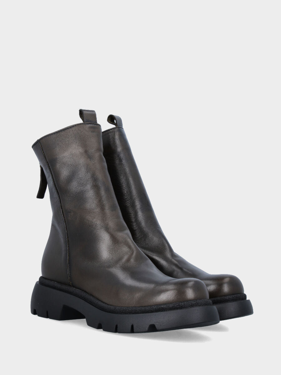 Stivaletto in nappa verde con platform e gambaletto goffrato
