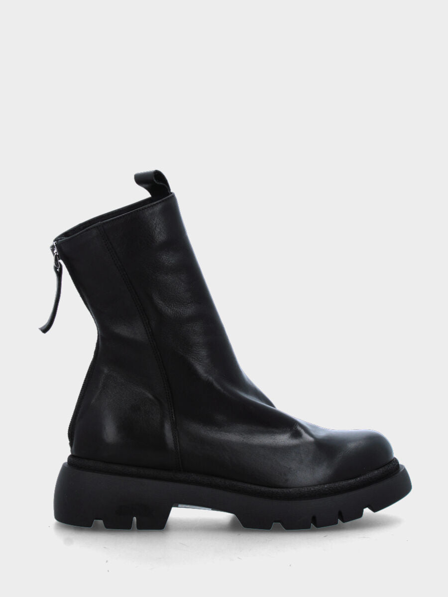 Stivaletto in nappa nera con platform e gambaletto goffrato