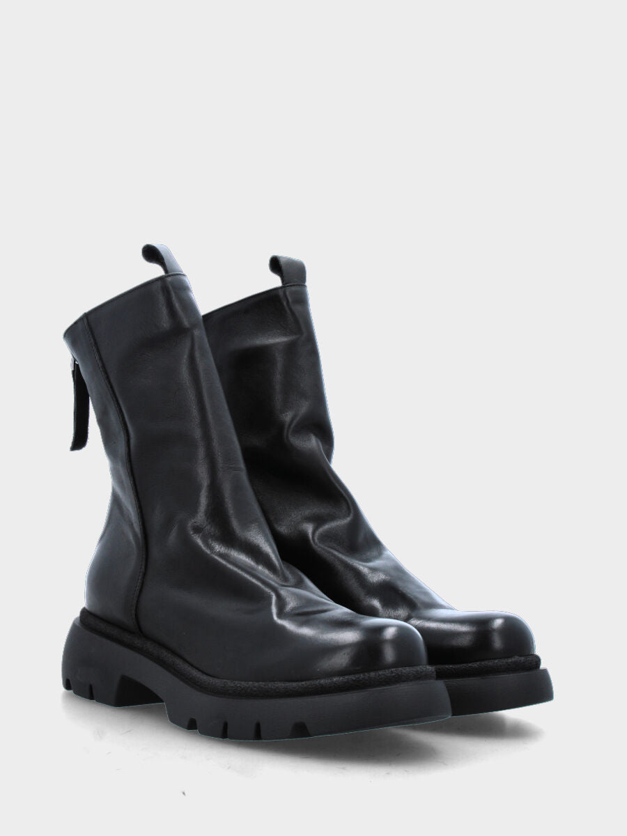 Stivaletto in nappa nera con platform e gambaletto goffrato