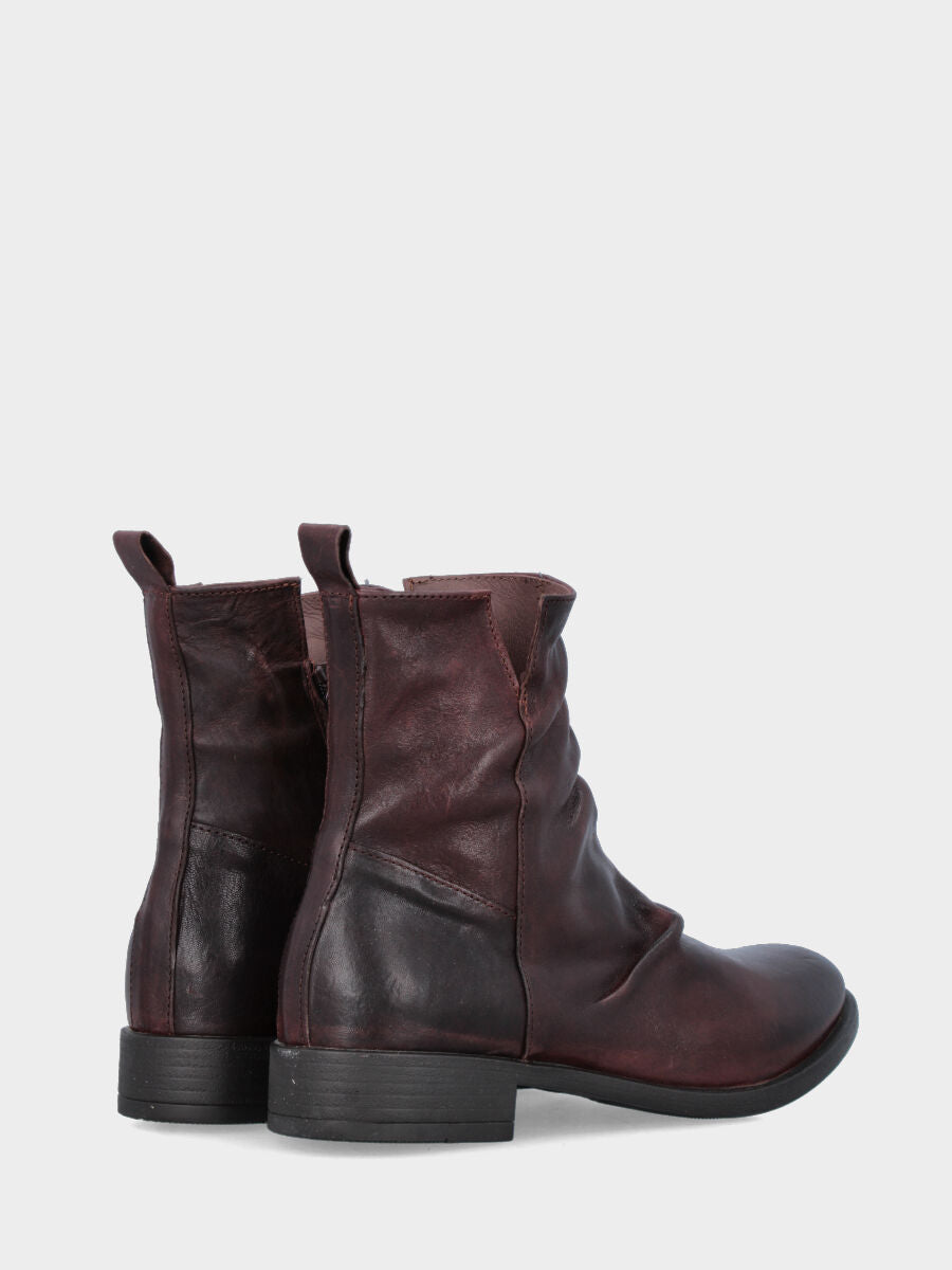Sandalo monoblocco in vitello rosso con fascia ripiegata