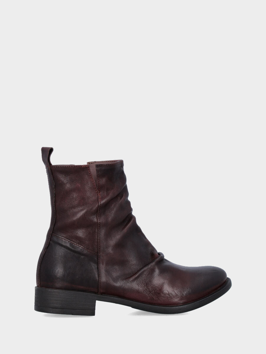Sandalo monoblocco in vitello rosso con fascia ripiegata