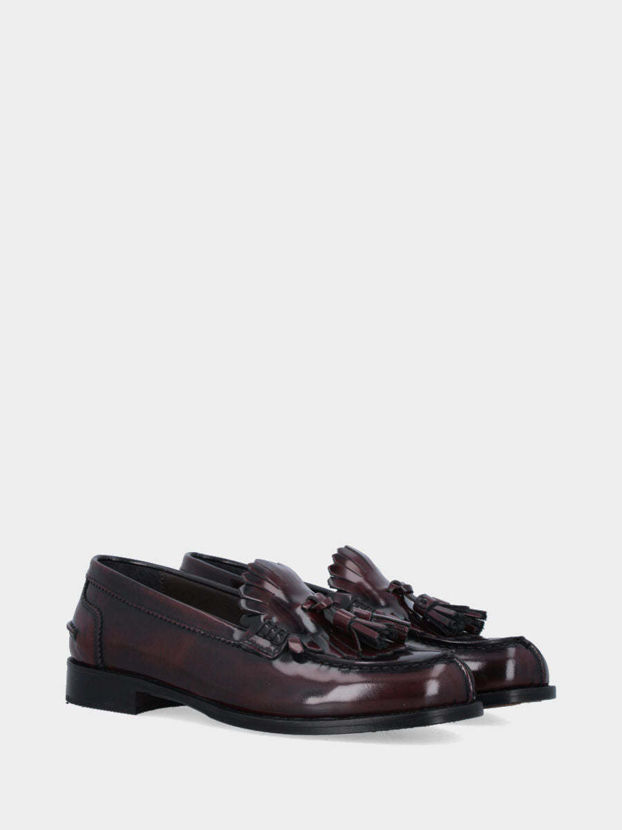Sandalo monoblocco in vitello rosso con fascia ripiegata