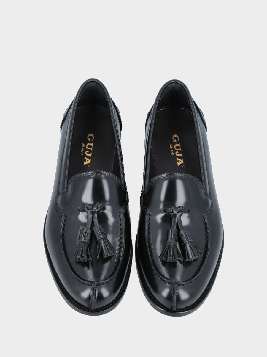 Mocassino in vitello nero con nappine e vaschetta frastagliata