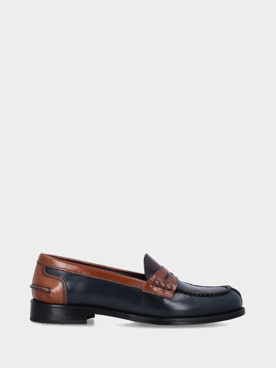Sandalo monoblocco in vitello rosso con fascia ripiegata