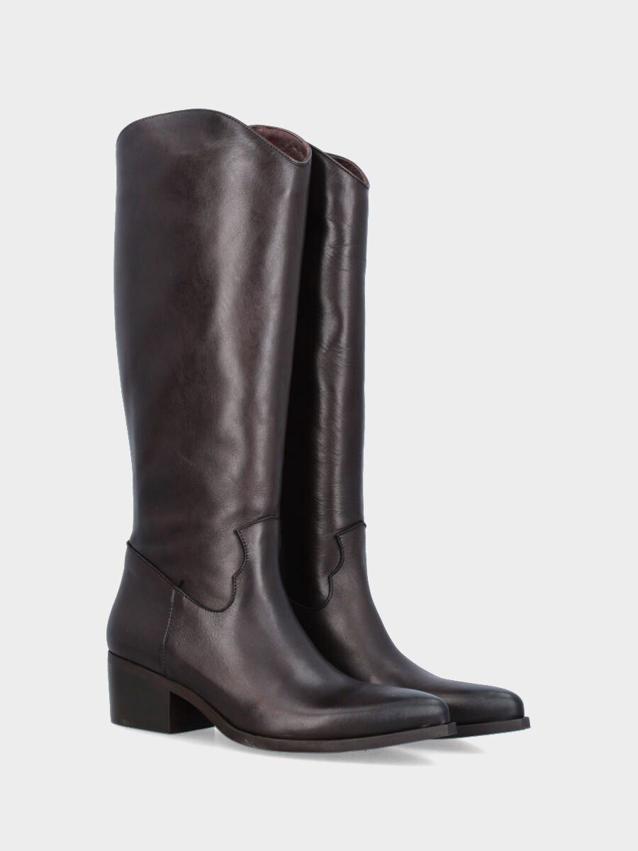 Camperos a stivale in vitello testa di moro con punta sfilata e tacco medio