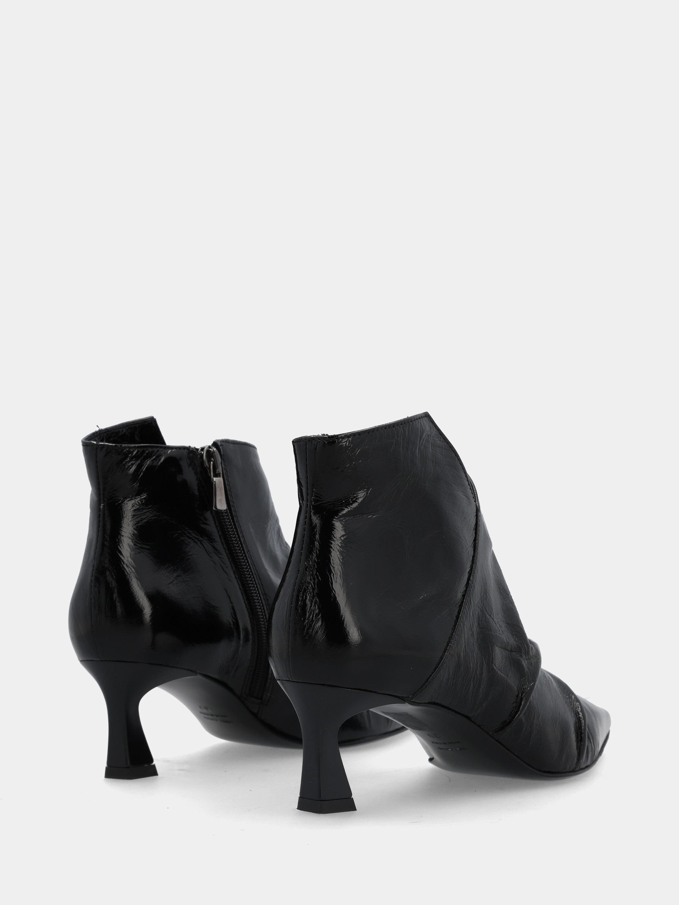 Sandalo monoblocco in vitello rosso con fascia ripiegata