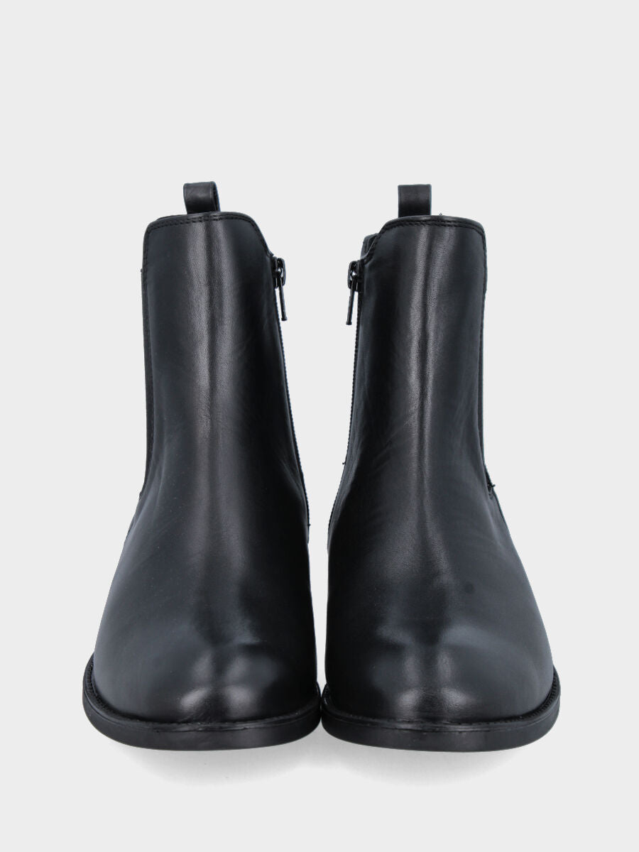 Beatles in vitello nero con elastico esterno e cerniera interna