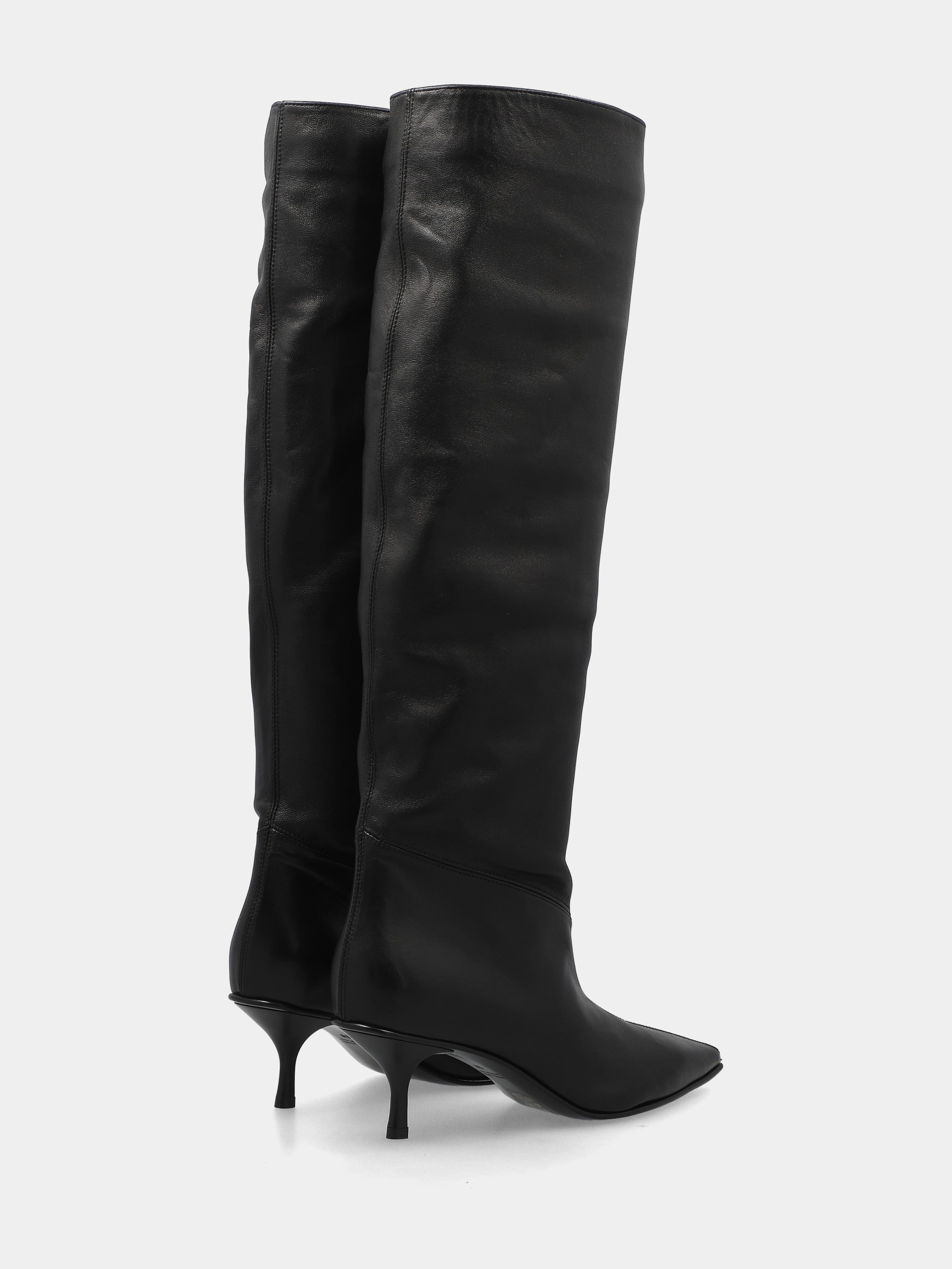 Botte haute en nappa noire avec bout effilé et talon en forme de calice
