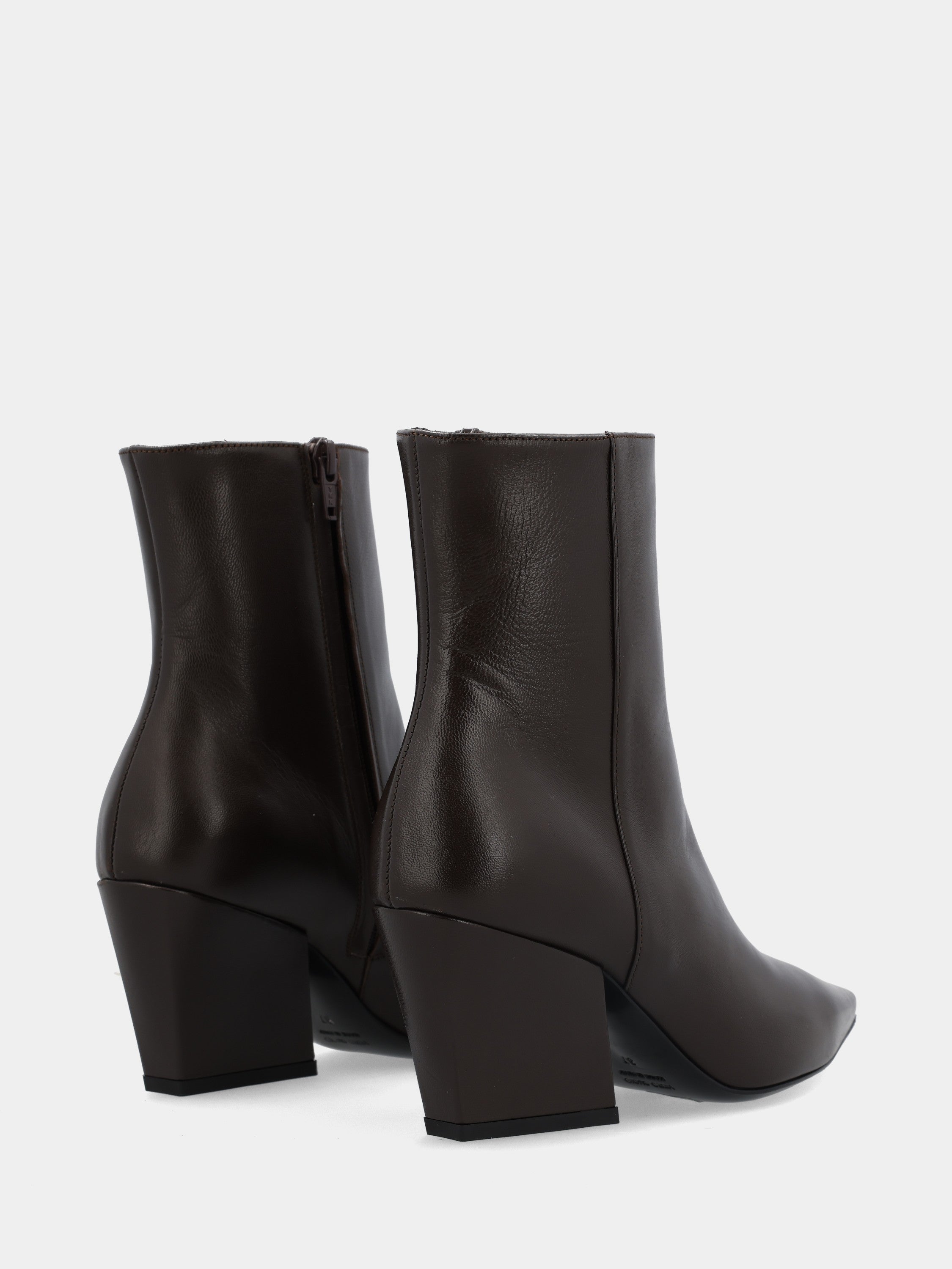 Ankle boot in dark brown calfskin with 75mm block heel