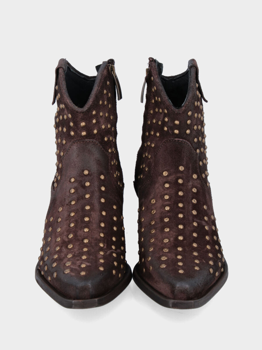 Stivaletto camperos in camoscio testa di moro con borchiette metalliche
