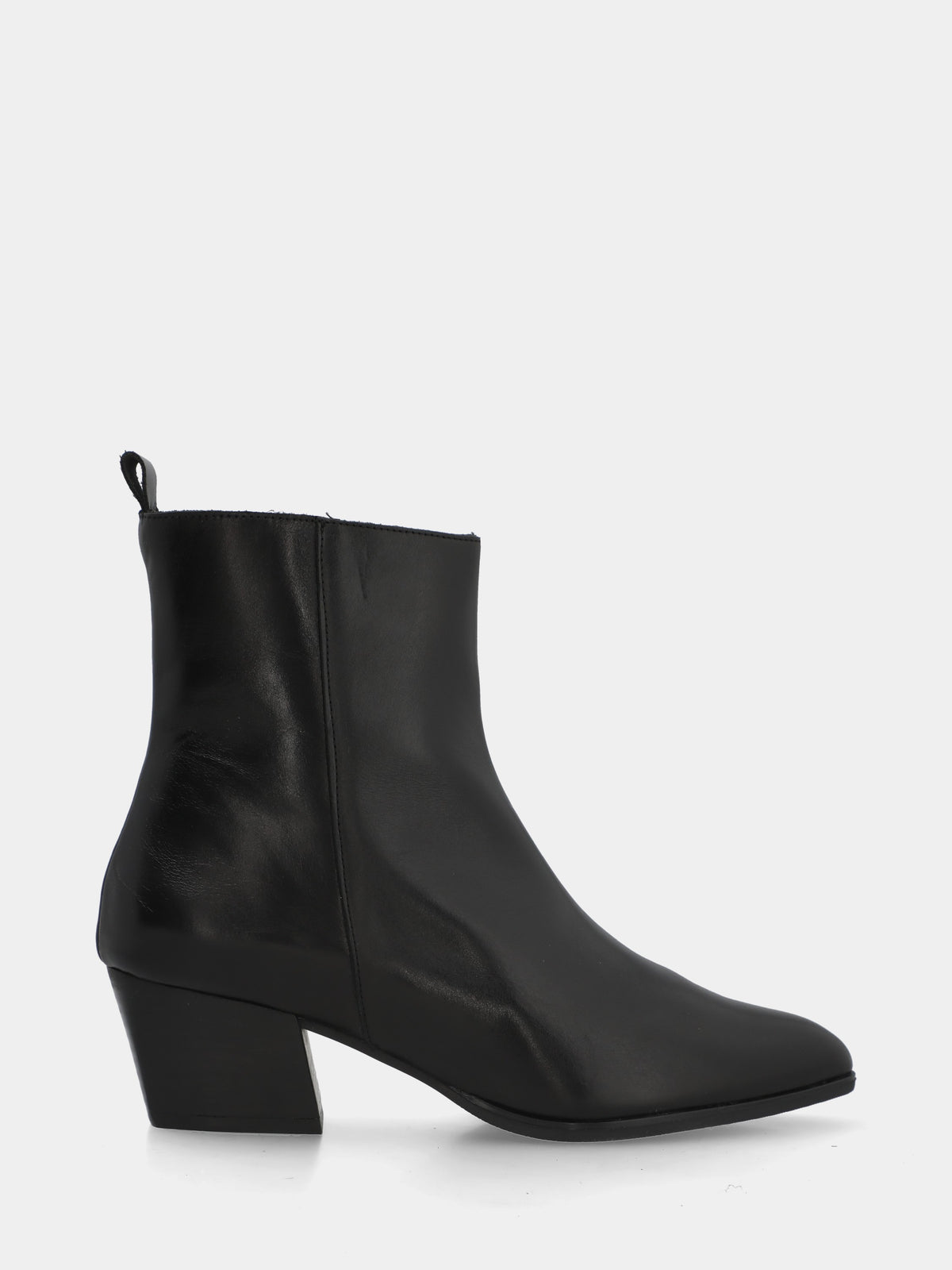 Stivaletto in nappa nera con cerniera al retro