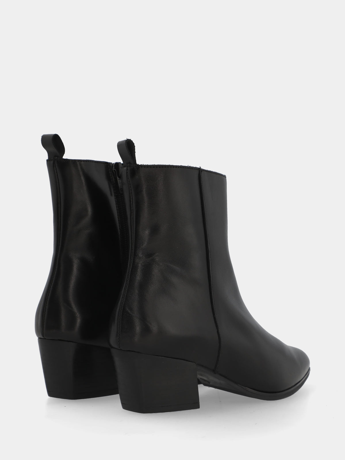 Stivaletto in nappa nera con cerniera al retro