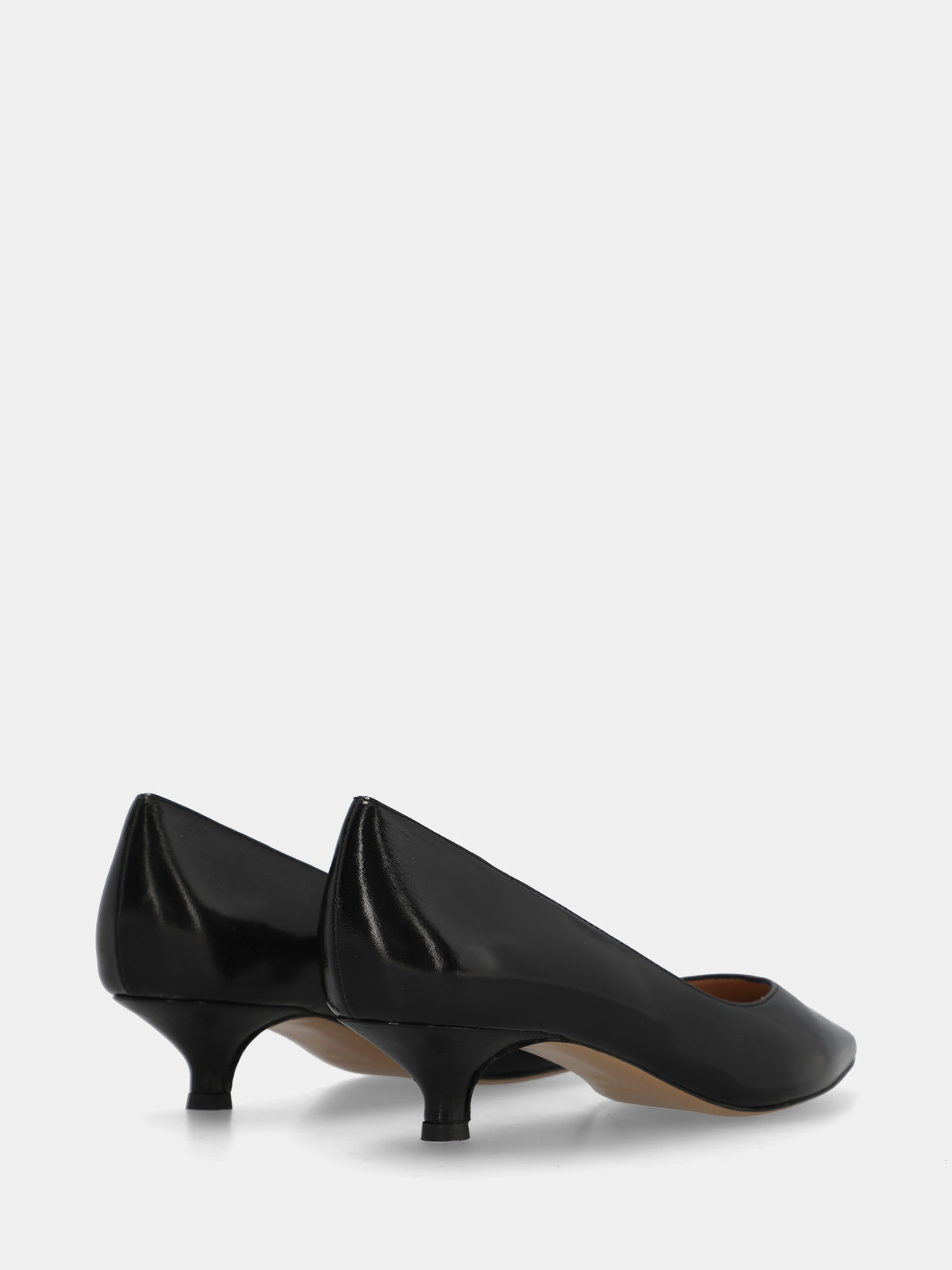 Décolleté in verlux nero con punta stilata