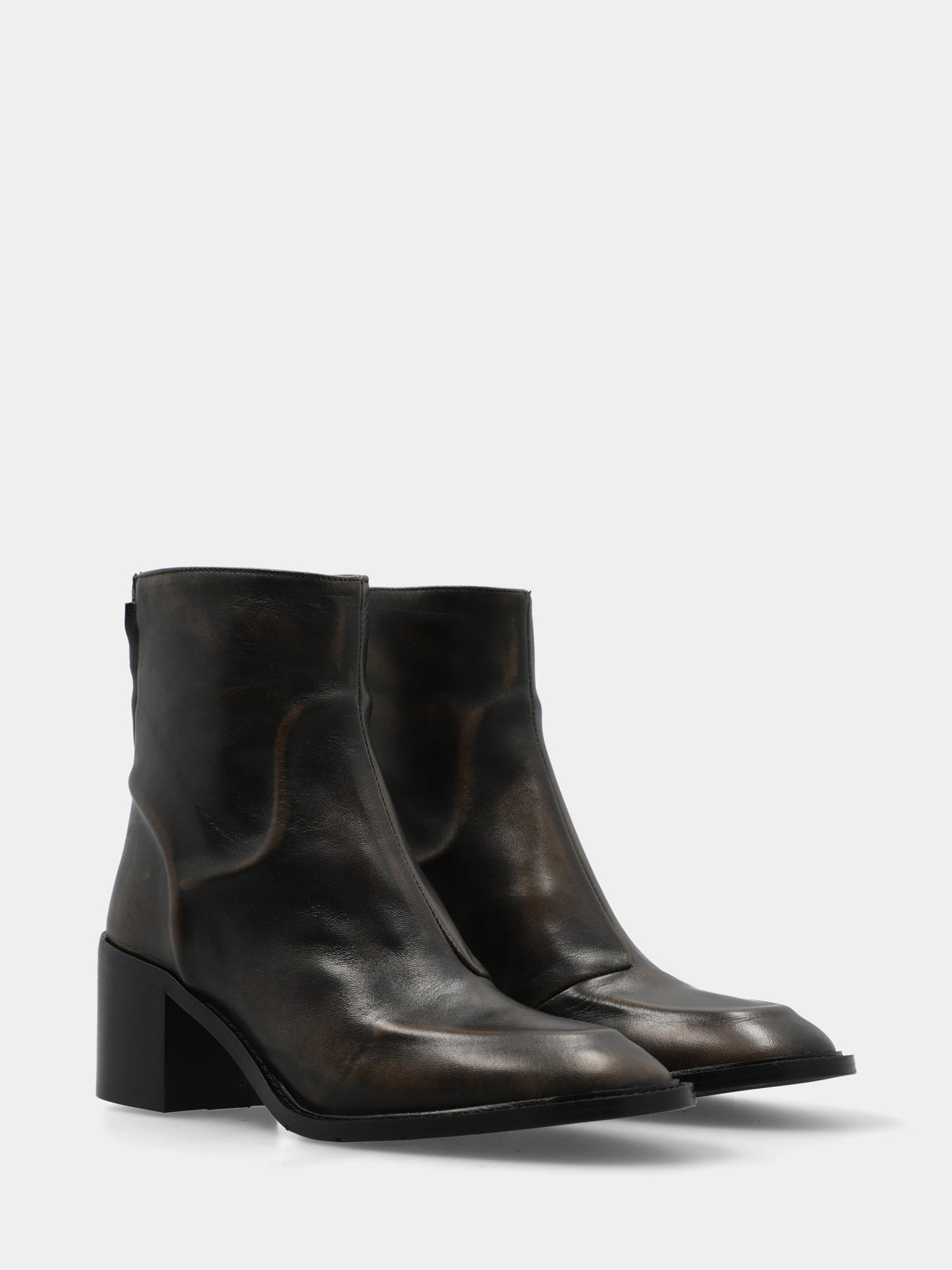 Stivaletto in vitello fango con venature a rilievo