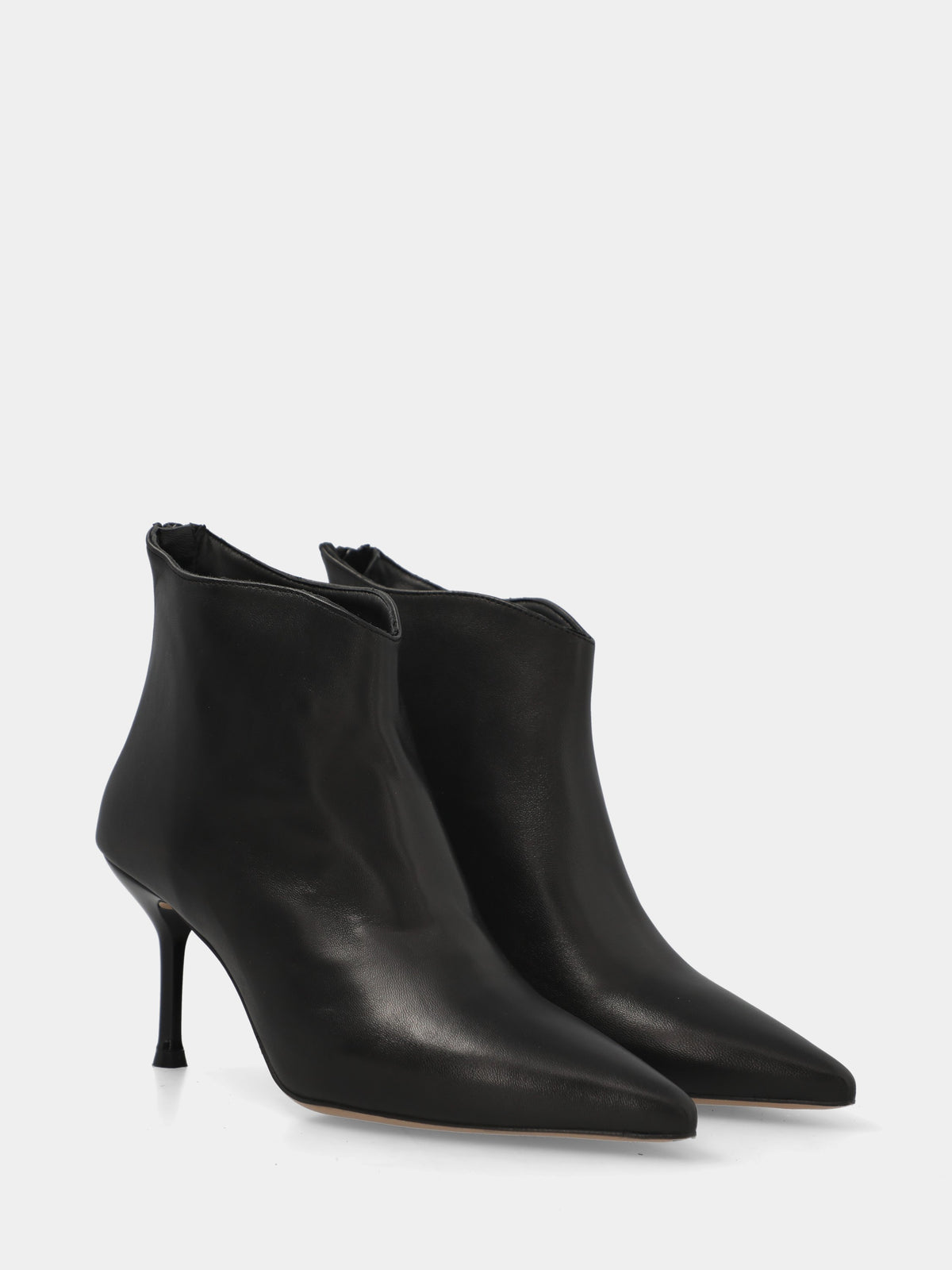 Stivaletto in camoscio nero con tacco a calice