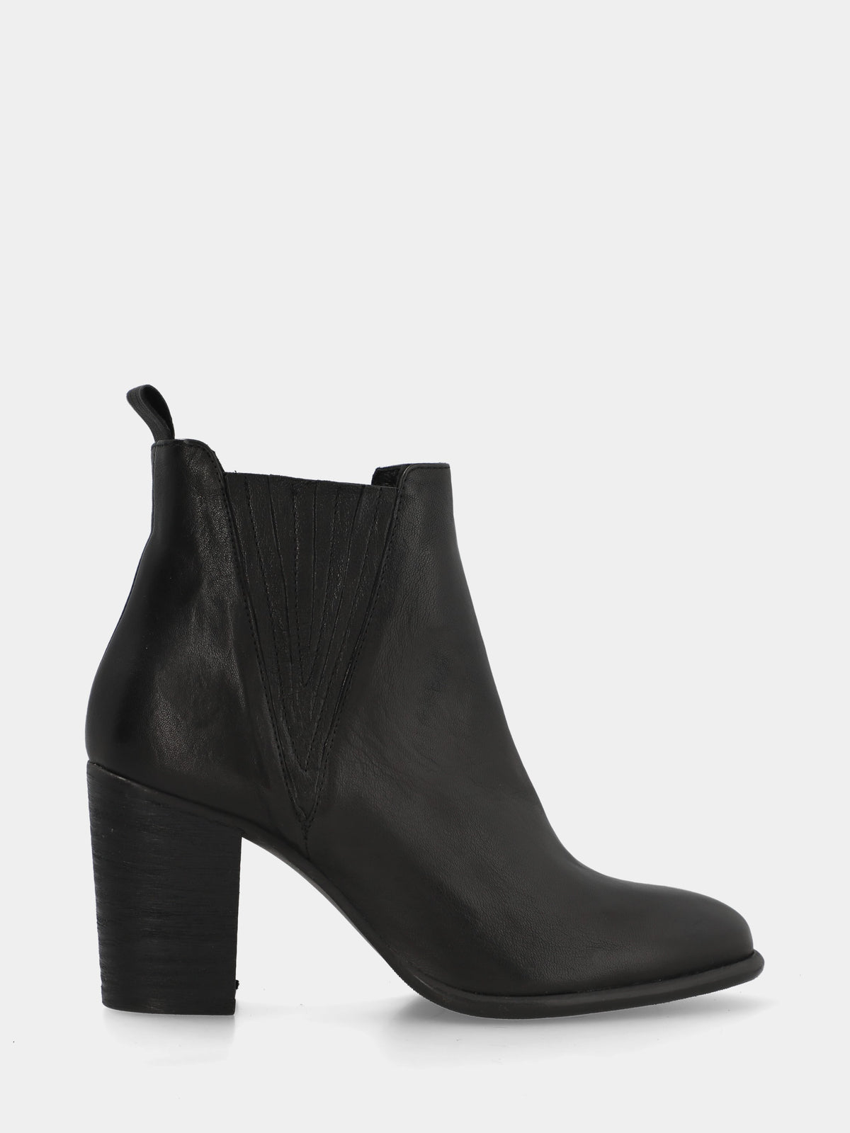 Stivaletto in vitello nero con elastici a spicchio