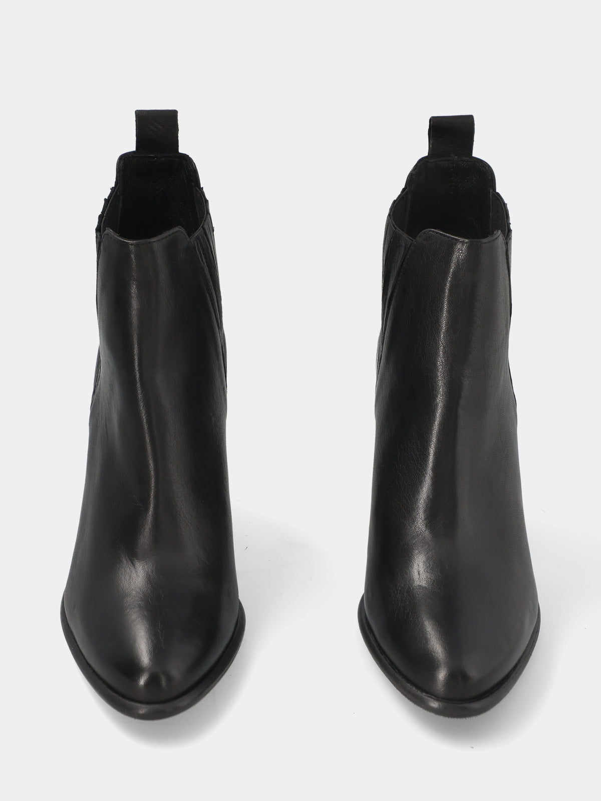 Stivaletto in vitello nero con elastici a spicchio