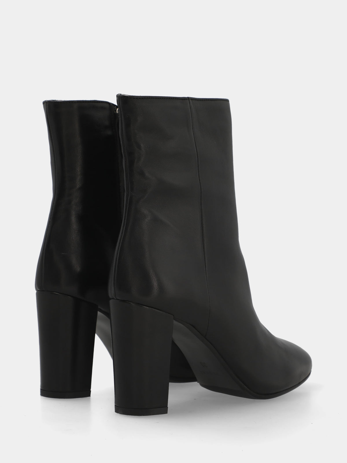 Stivaletto in nappa nera con tacco a blocco