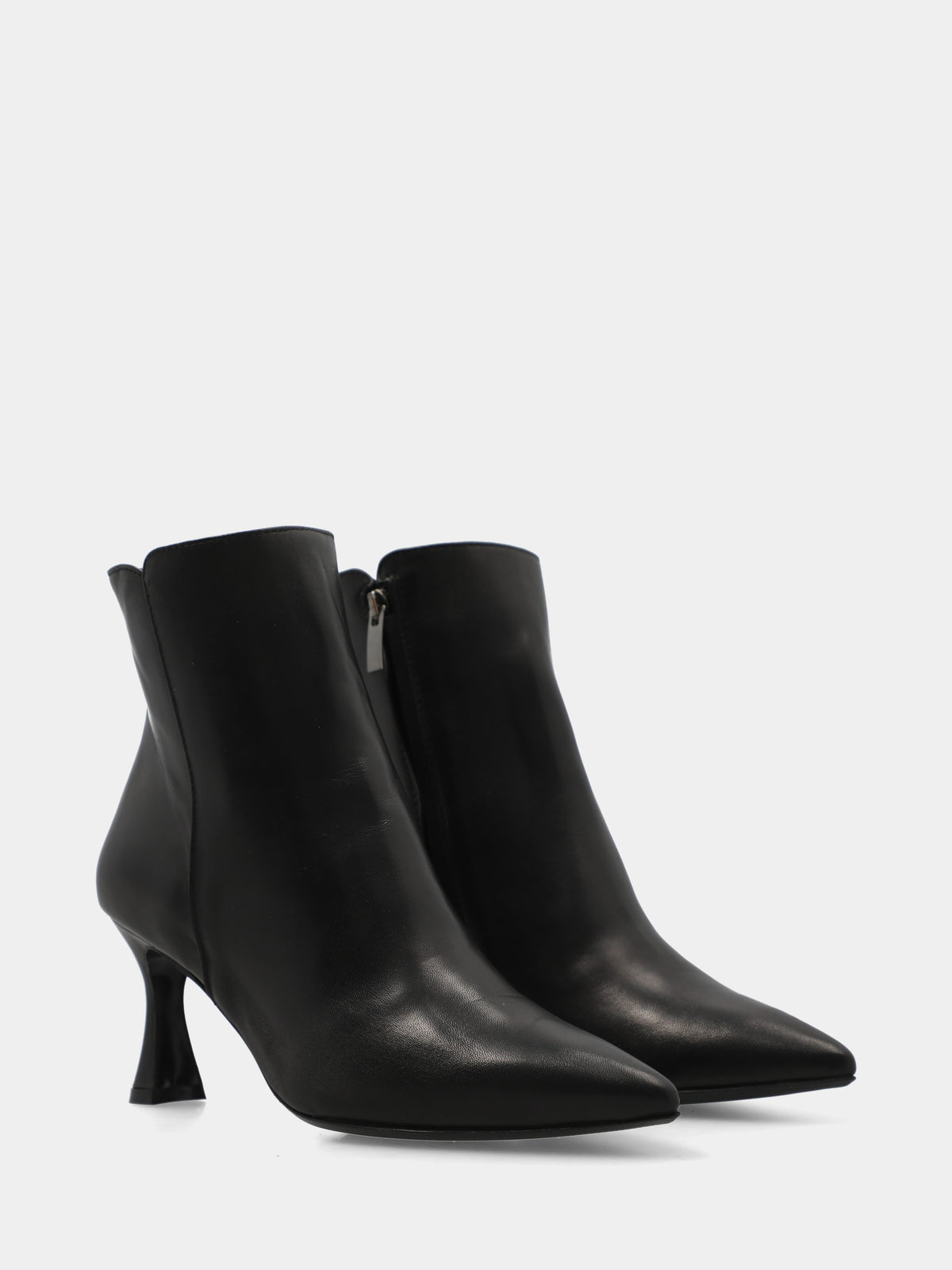 Stivaletto in nappa nera con tacco a calice