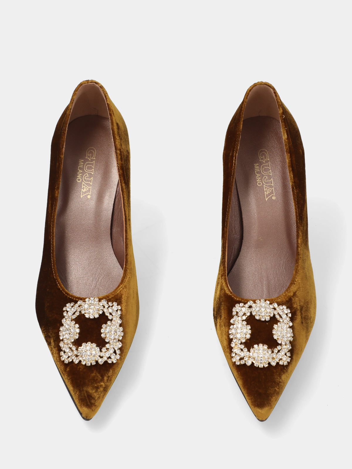 Décolleté in velluto oro con accessorio gioiello