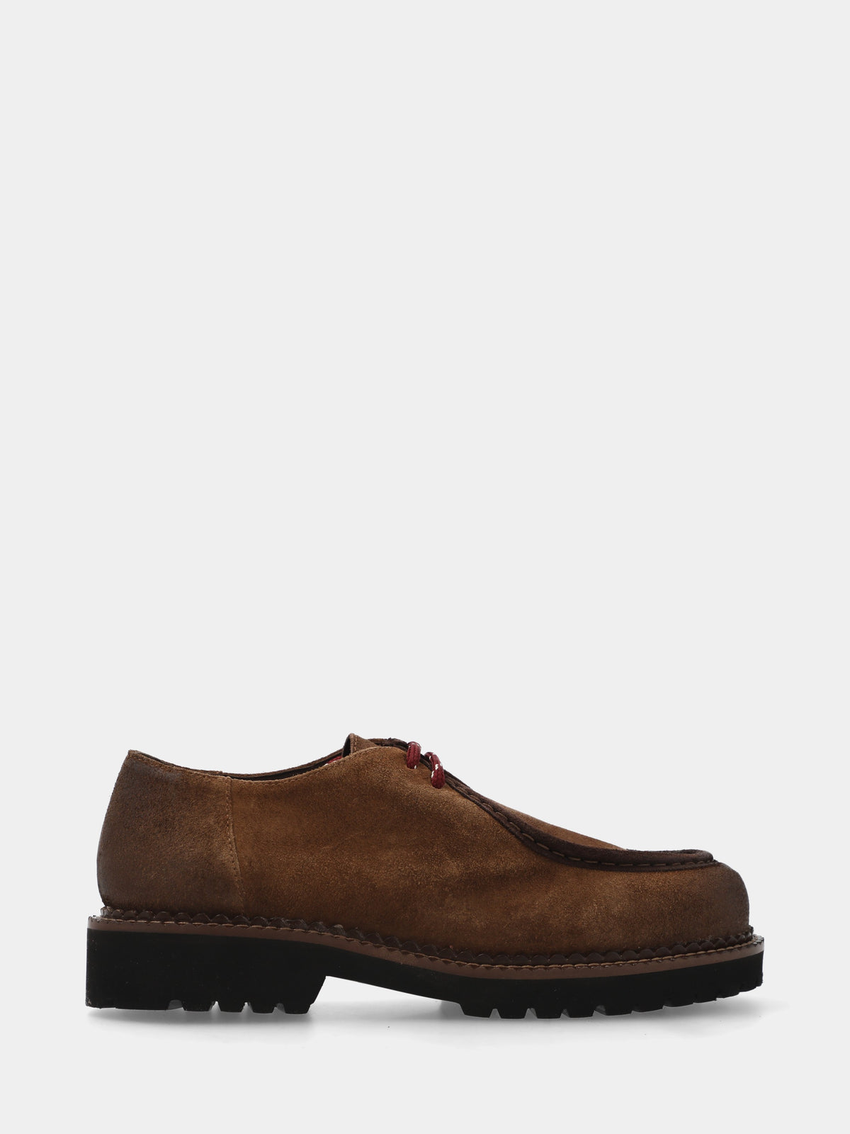 Stringata in velour marrone con suola carrarmato