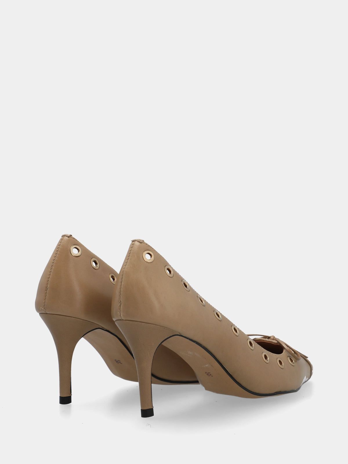 Décolleté in vitello beige con borchie
