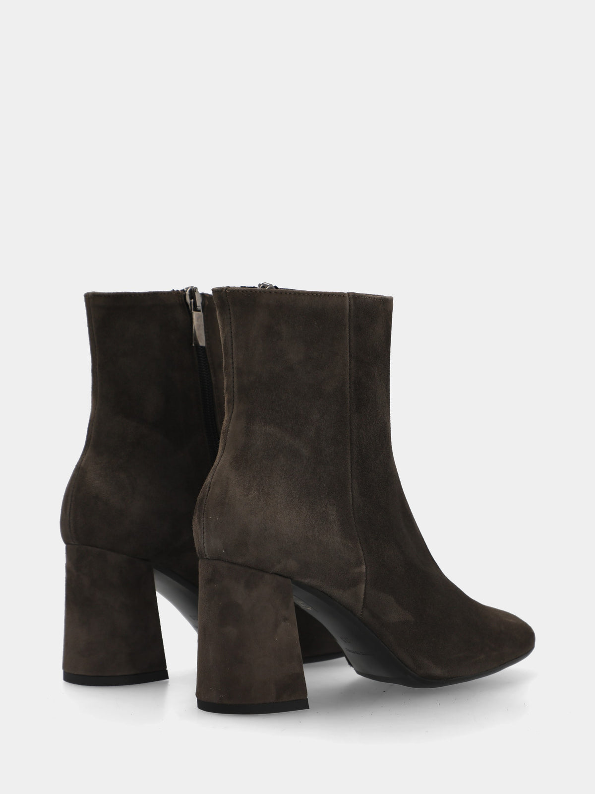 Stivaletto in camoscio grigio con tacco a blocco