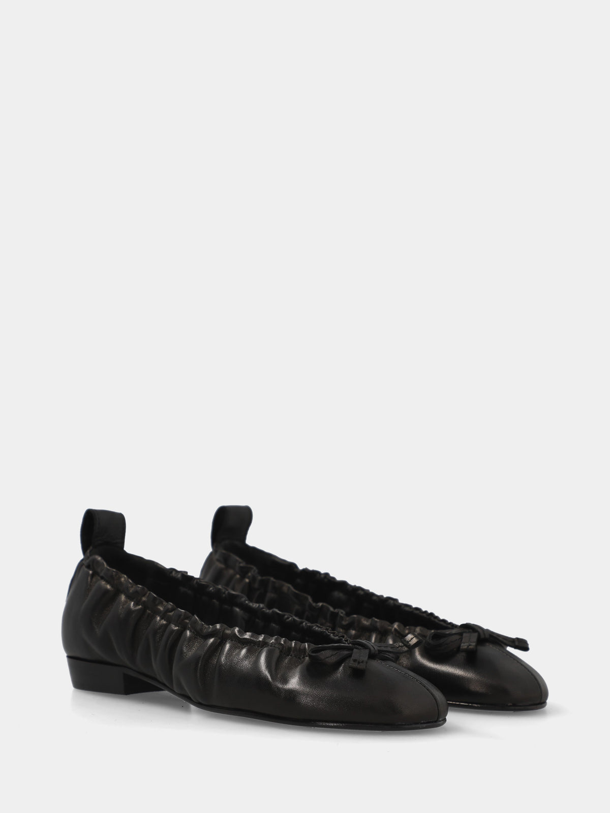 Ballerina in nappa nera con tomaia arricciata