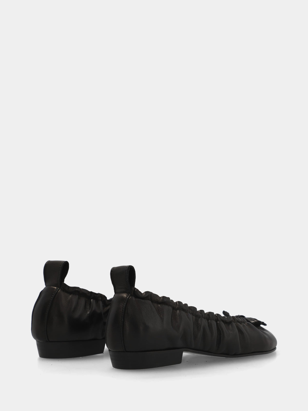 Ballerina in nappa nera con tomaia arricciata