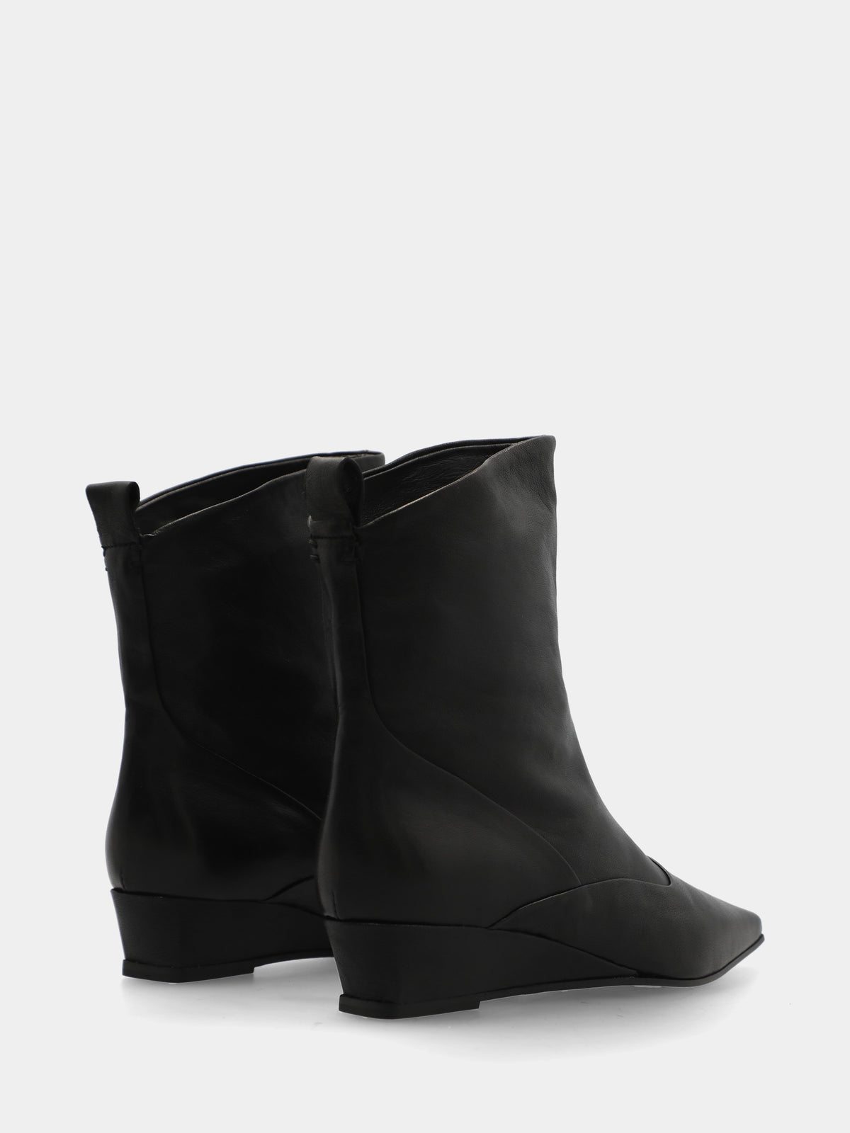 Stivaletto in nero con zeppa