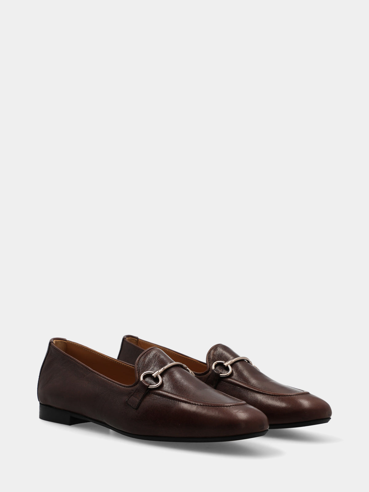 Pantofola in nappa nera con morsetto metallico