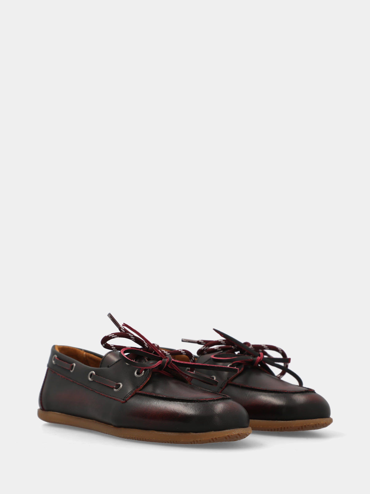 Stringata in vitello bordeaux con doppi lacci