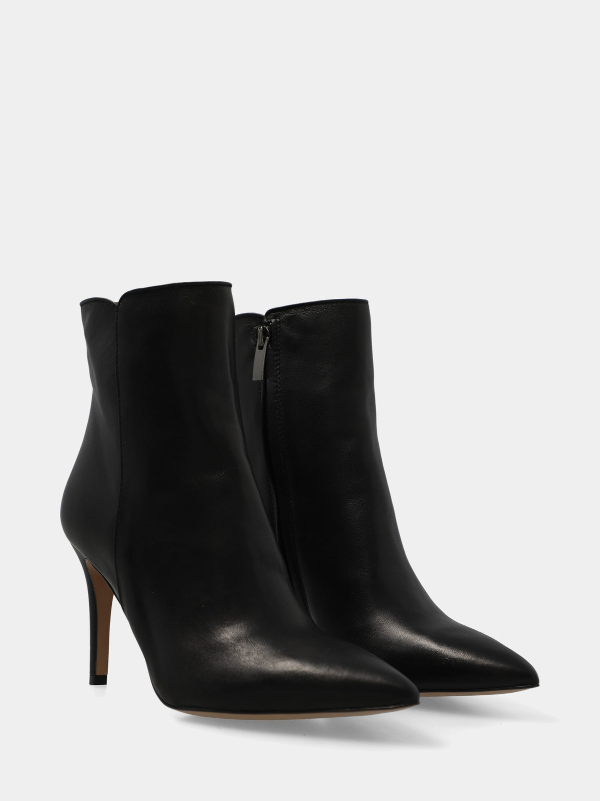 Stivaletto in nappa nera con tacco a stiletto