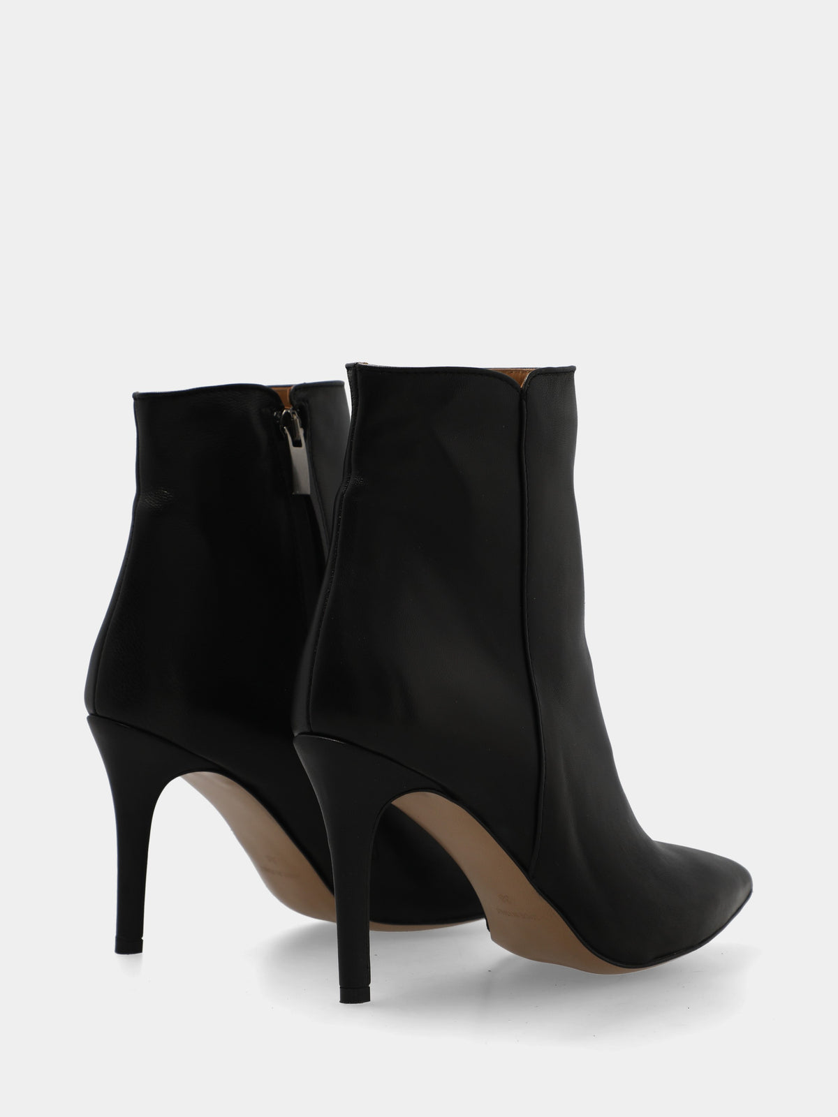 Stivaletto in nappa nera con tacco a stiletto