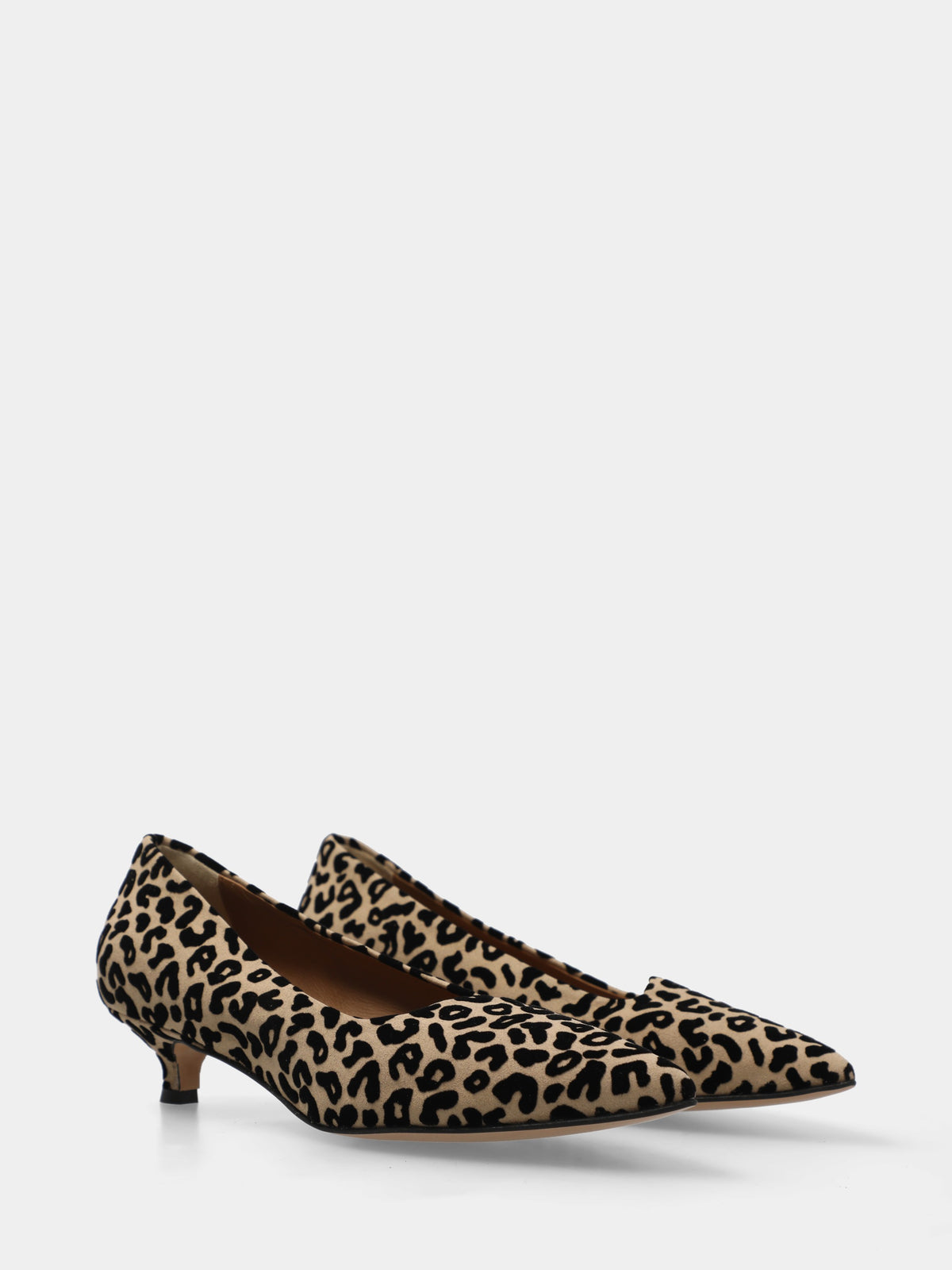Décolleté in camoscio leopardato con tacco a calice