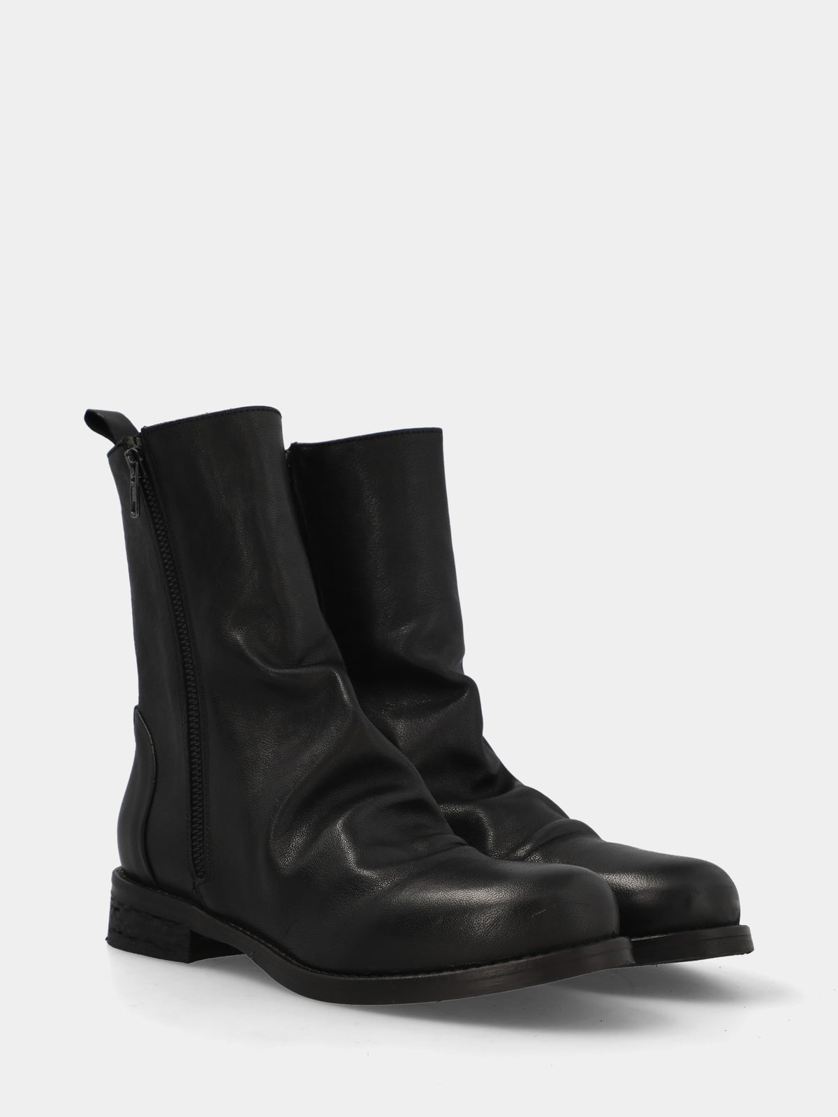Stivaletto in vitello nero con guardolo cucito