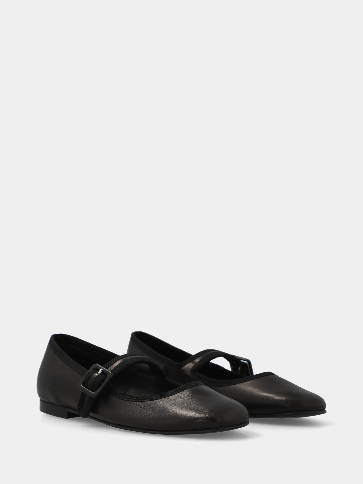 Ballerina in nappa nera con cinturino