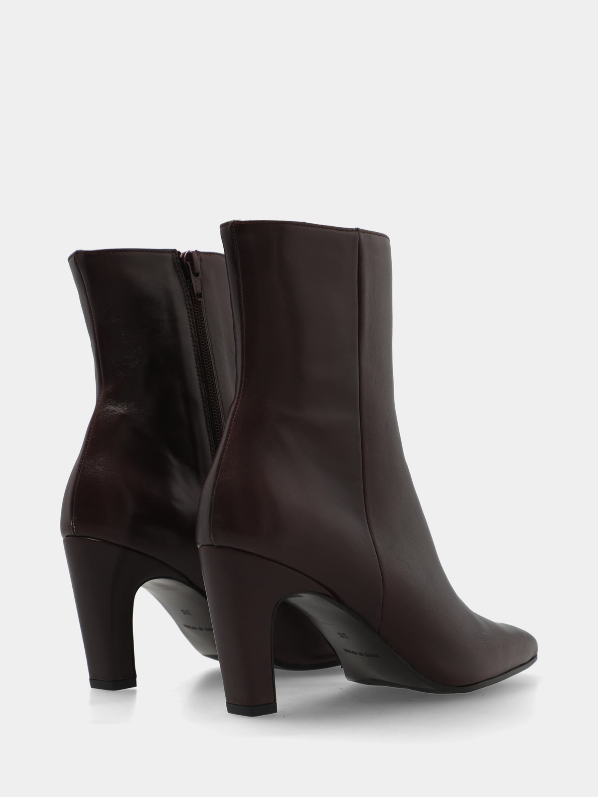 Stivaletto in nappa bordeaux con tacco a coda