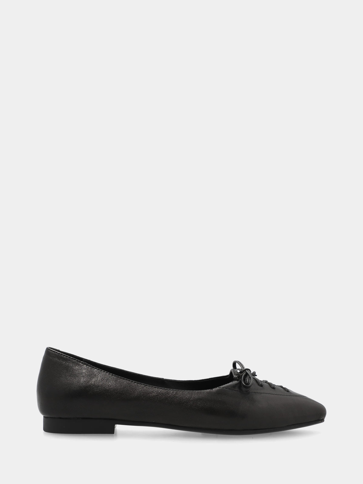 Ballerina in vitello nero con allacciatura derby