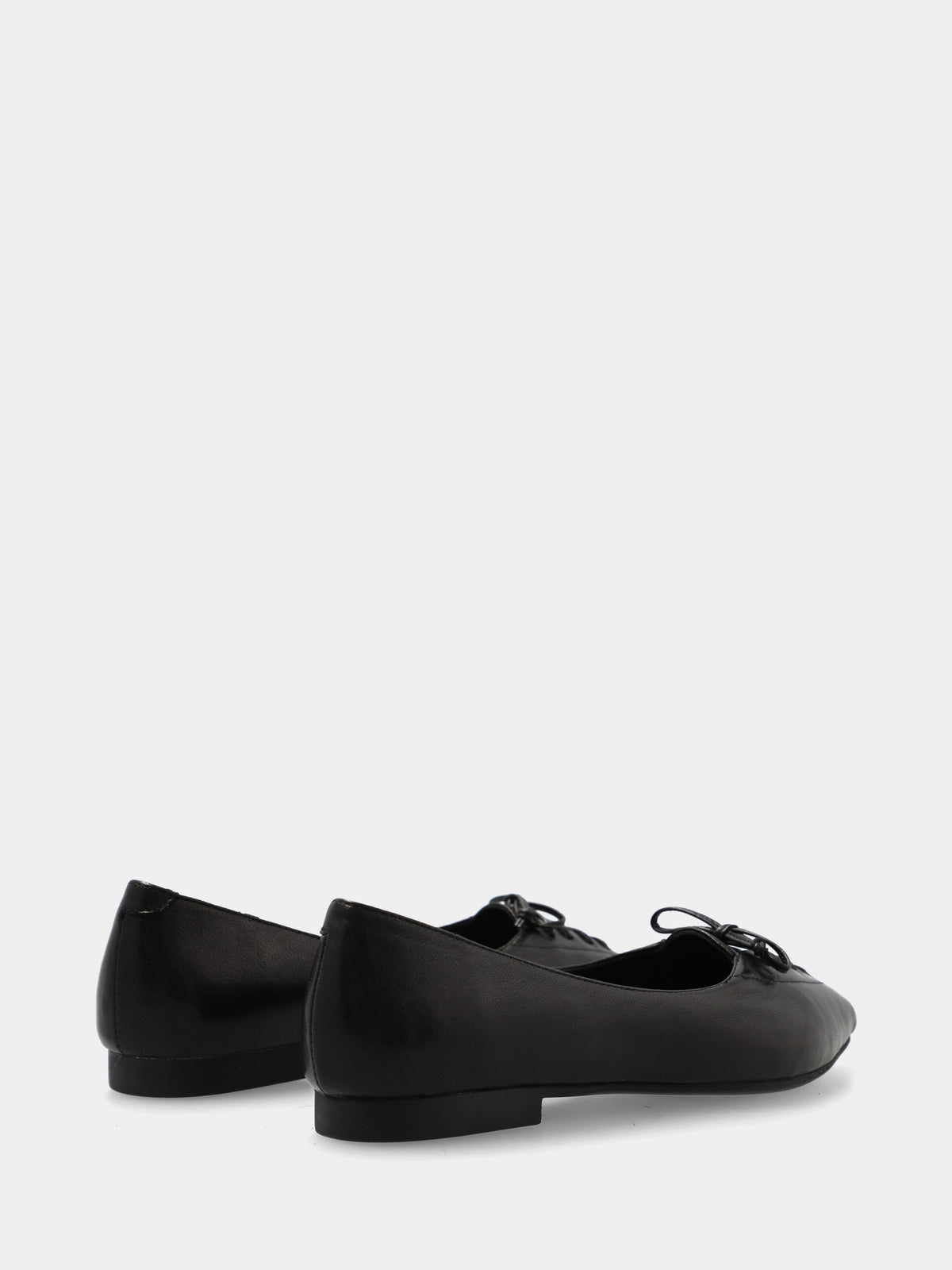 Ballerina in vitello nero con allacciatura derby