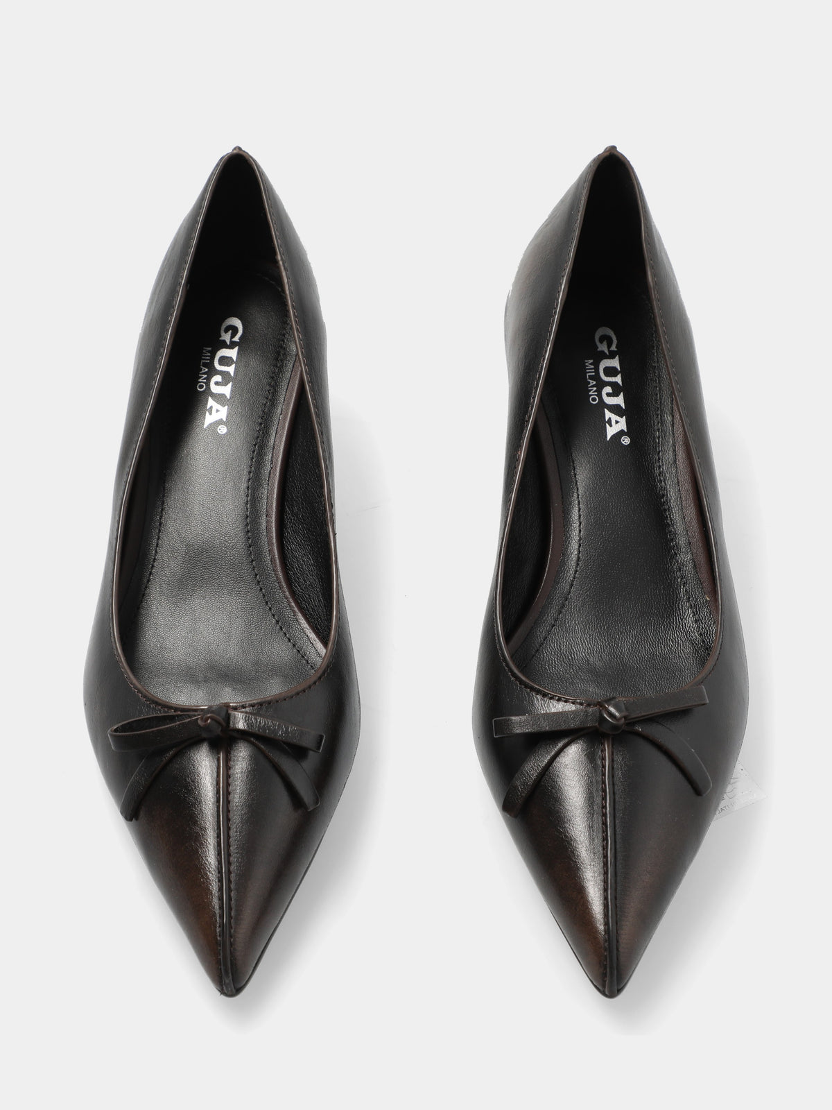 Décolleté in suede testa di moro con fiocchetto